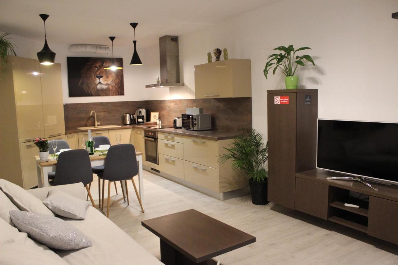Leo Apartment Free Parking - Augusta Μπρατισλάβα Εξωτερικό φωτογραφία