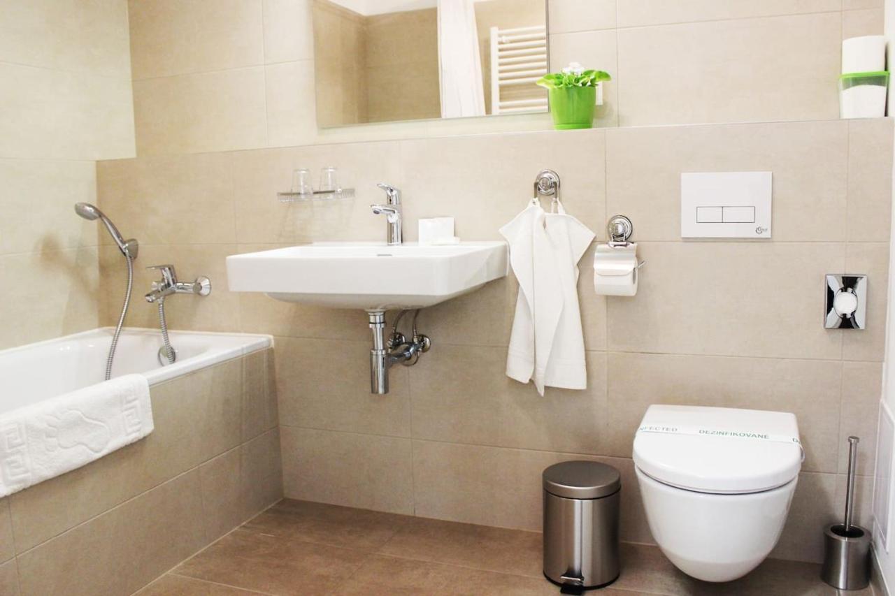 Leo Apartment Free Parking - Augusta Μπρατισλάβα Εξωτερικό φωτογραφία